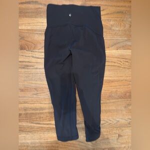 Lululemon Women's Black Capri Leggingd